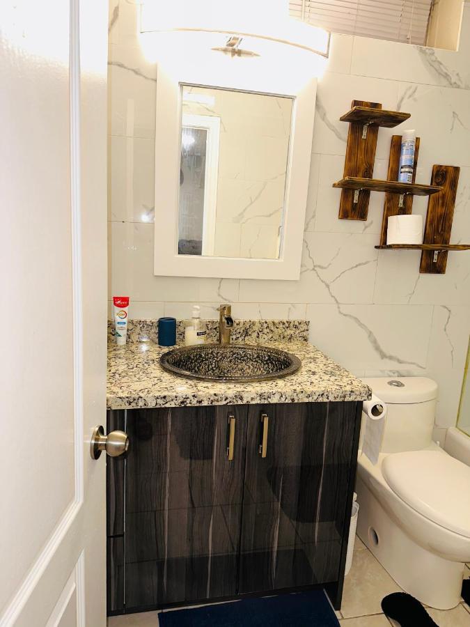 Deluxe Double Room- Hazel Stays Mississauga Kültér fotó
