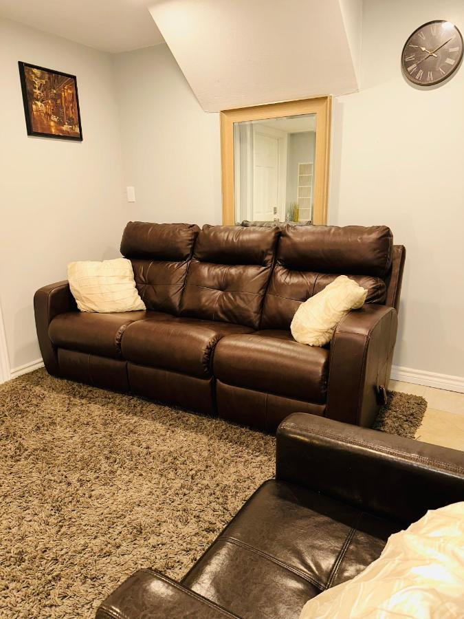 Deluxe Double Room- Hazel Stays Mississauga Kültér fotó
